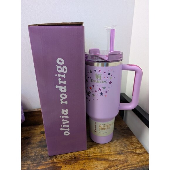 Olivia Rodrigo Stanley Cup - Picture 5 of 7